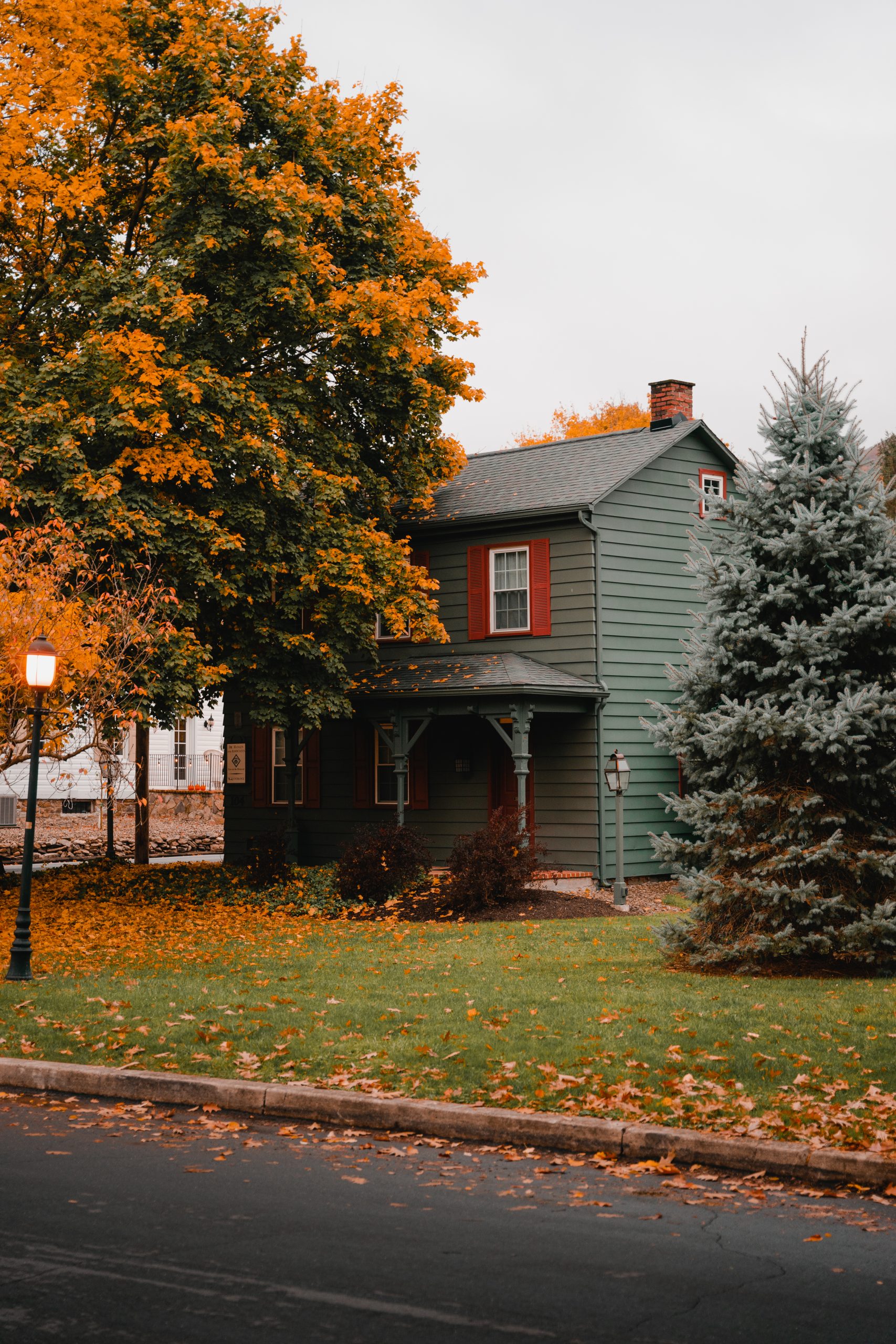 small,house,beautiful,bright,orange,trees,autumn,gloomy,green,grass,leaves,nature,fall,season,colours,foliage,background,outdoor,gold,daylight,wallpaper,environment,rural